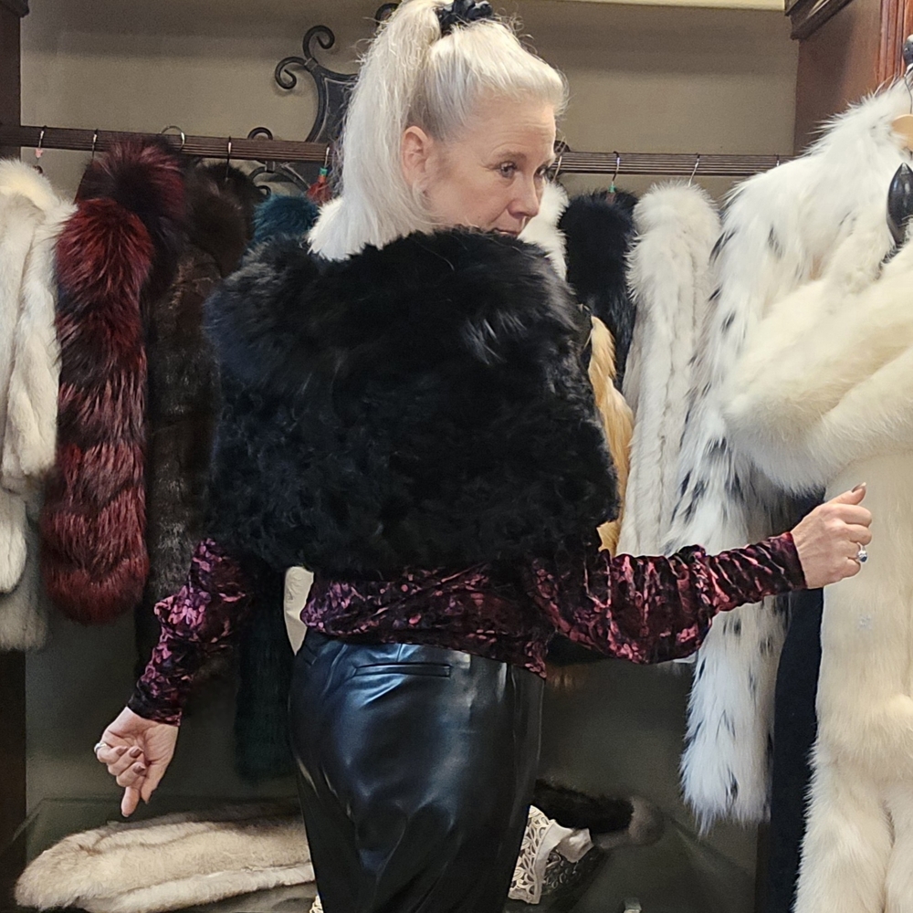 Pretty Black Fur Shoulder Wrap with Fox Fur Collar
